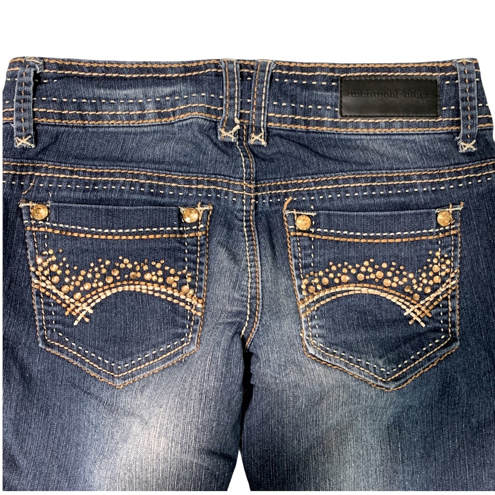 TWENTY-ONE BLACK Jeans by Rue21 Gem Distressed denim - Picture 3 of 13